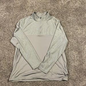 UA loose fit golf quarter zip. Perfect condition. Contrasting fabric weave. XXL